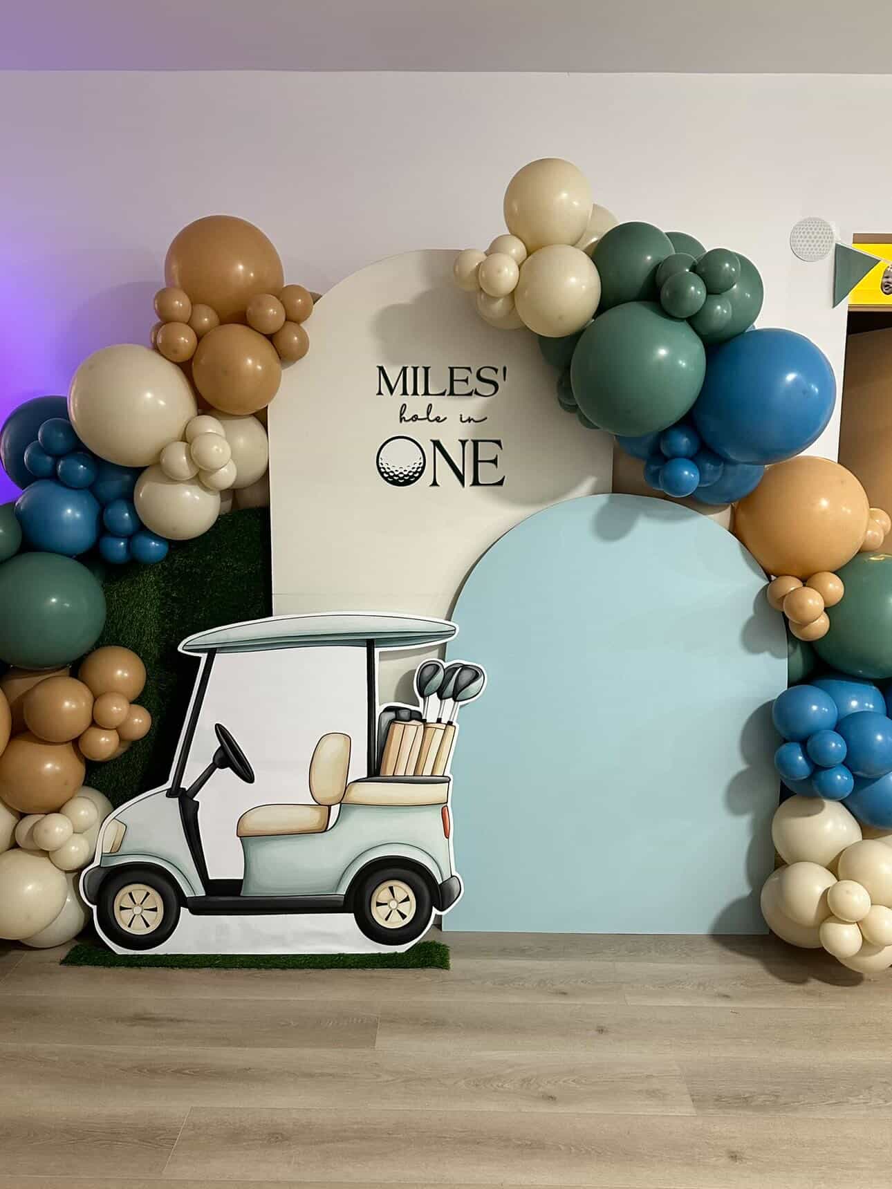 Lush garland on chiara arch